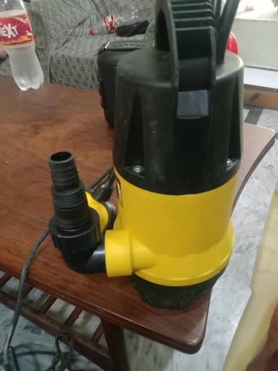 Submersible pump