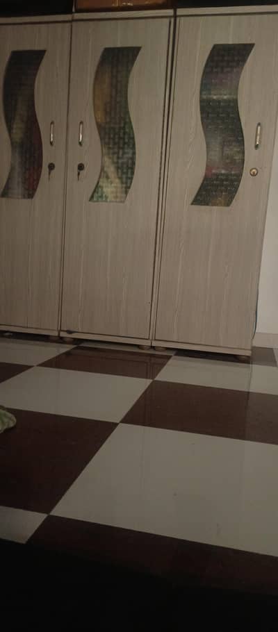 3 door almari for sale in good condition