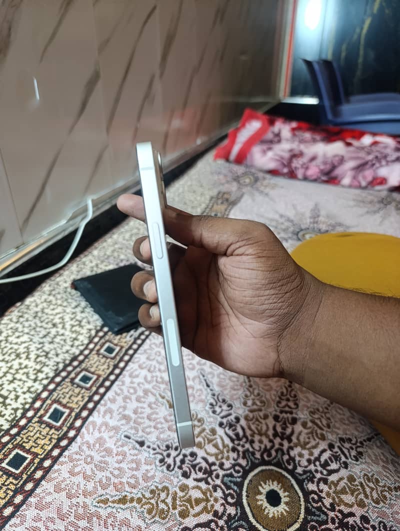 Apple iPhone 14 plus 3