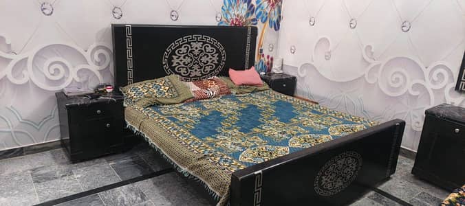 Second hand bed set available for sale in good condition