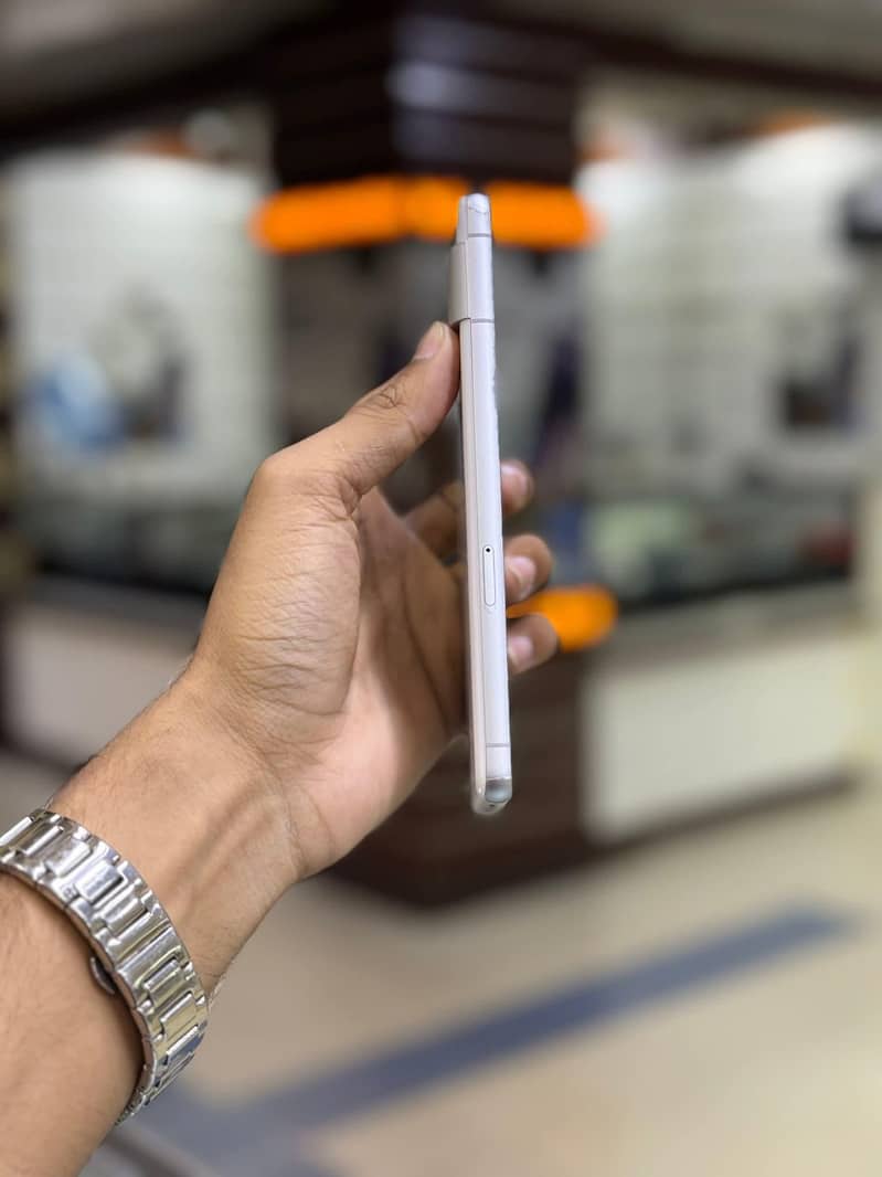 Google Pixel 7 4