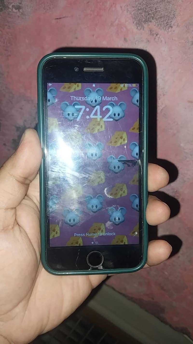 Urgent Apple iPhone 8 0