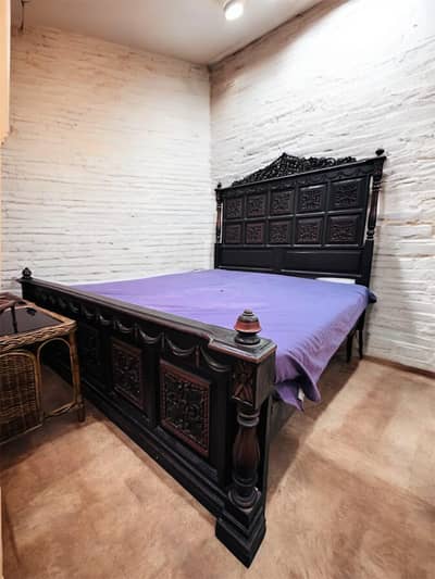 Tali Wood Queen Bed Set - Complete with Side Tables & Dressing Table