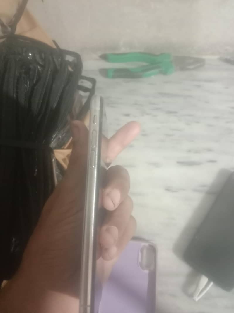 Apple iPhone X 3