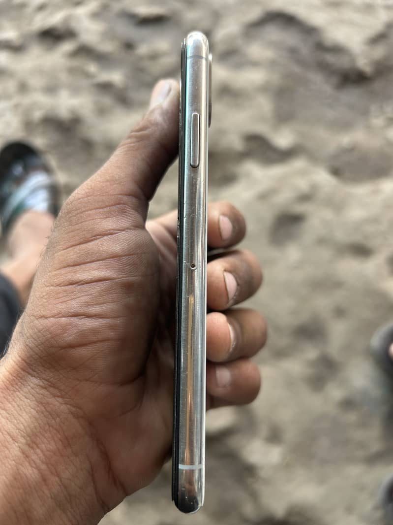 Apple iPhone X 5