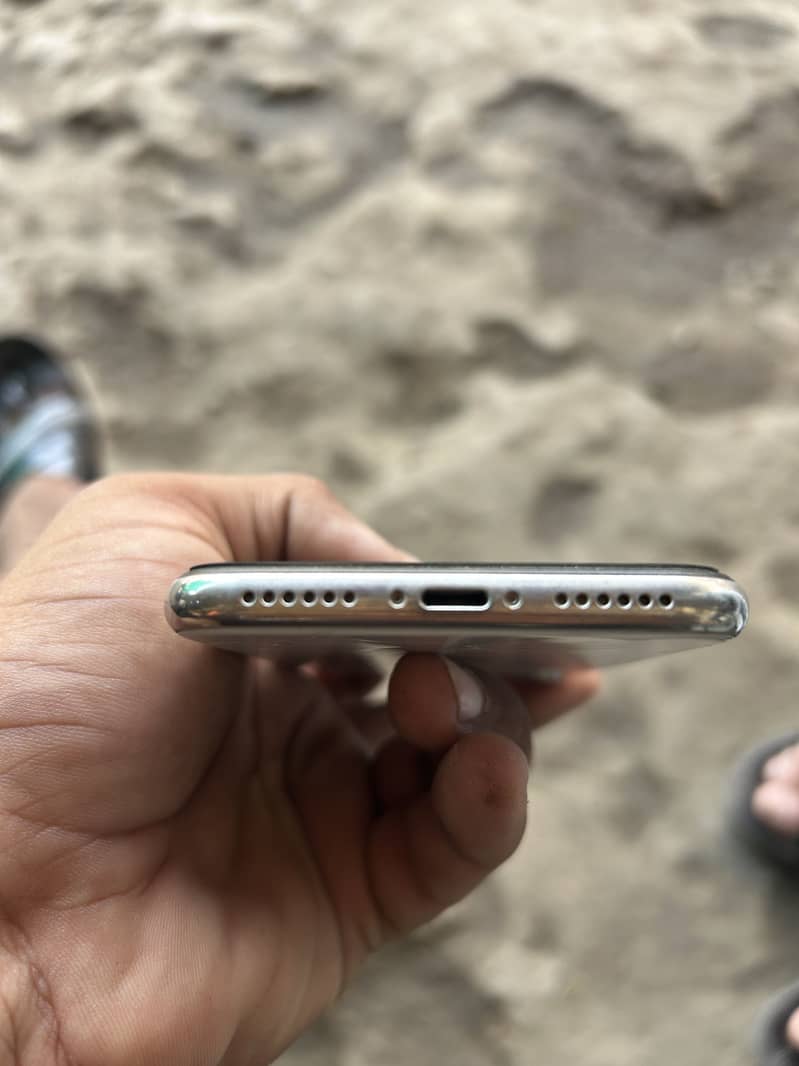 Apple iPhone X 6