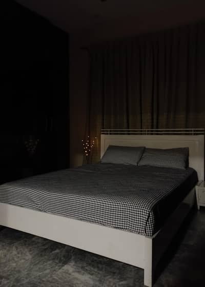 White wooden bed Habitt