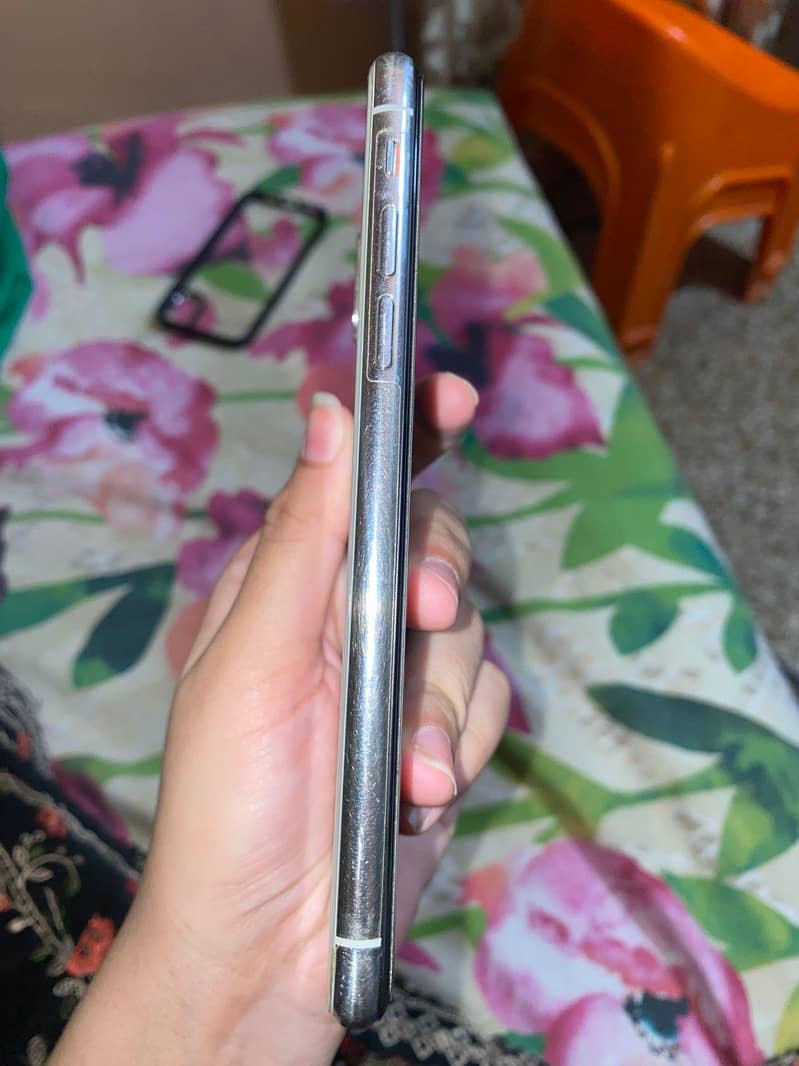 Apple iPhone X 3