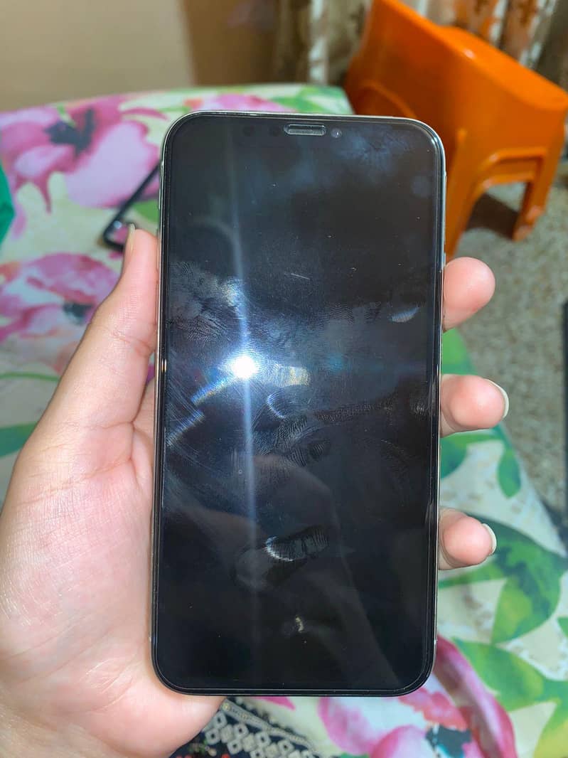 Apple iPhone X 4