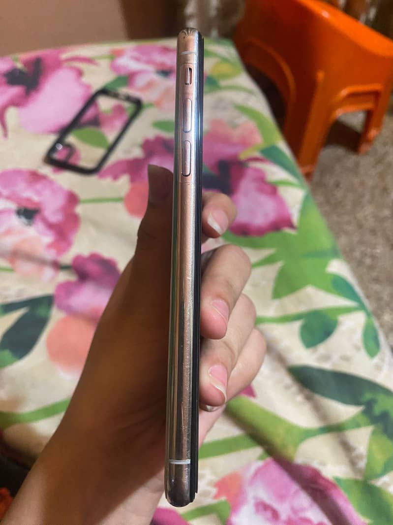 Apple iPhone X 6