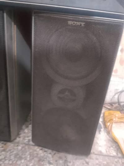 5.1 Sony home theater only two front speaker available