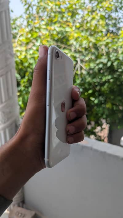 Apple iPhone SE