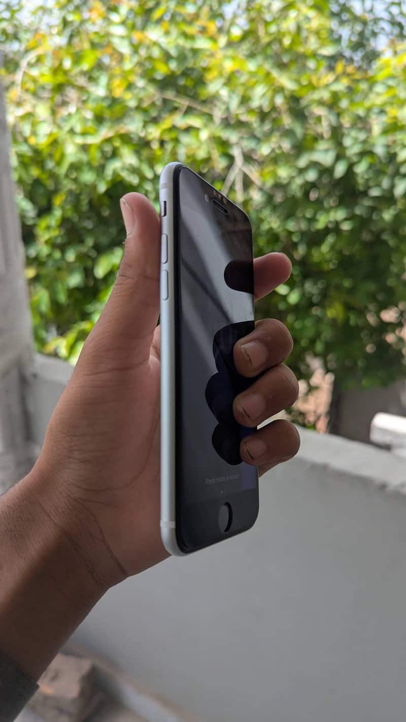 Apple iPhone SE 3
