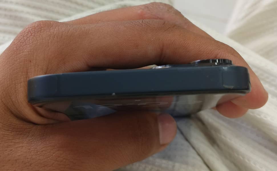 Apple iPhone 13 3