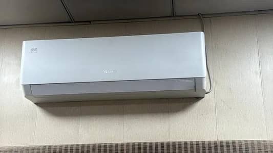Gree 1.5 ton Dc inverter heat and cool totally genuine