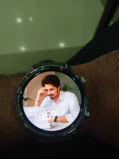 yolo greace watch only ak week use ki hai. bilkul new hai