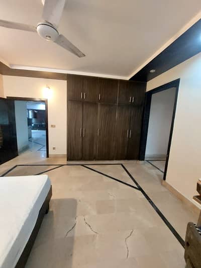 1 KANAL UPER PORTION AVAILABLE FOR RENT