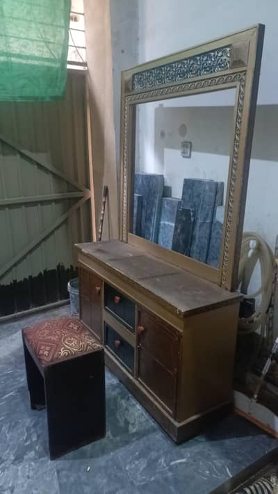 dressing table