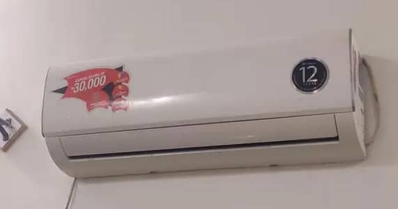 Dawlance 1 ton Dc inverter heat and cool totally genuine