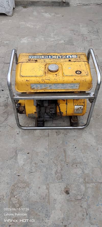 Suzuki SE1200A is a classic, ultra-portable petrol generator