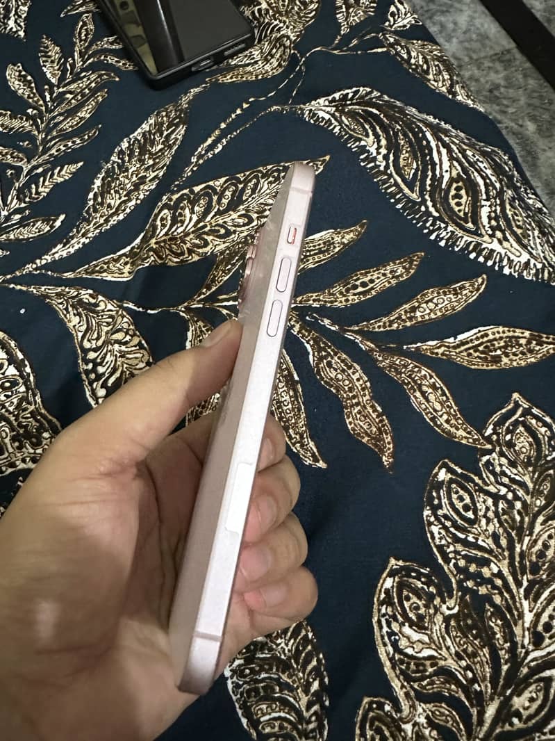 Apple iPhone 15 plus 2