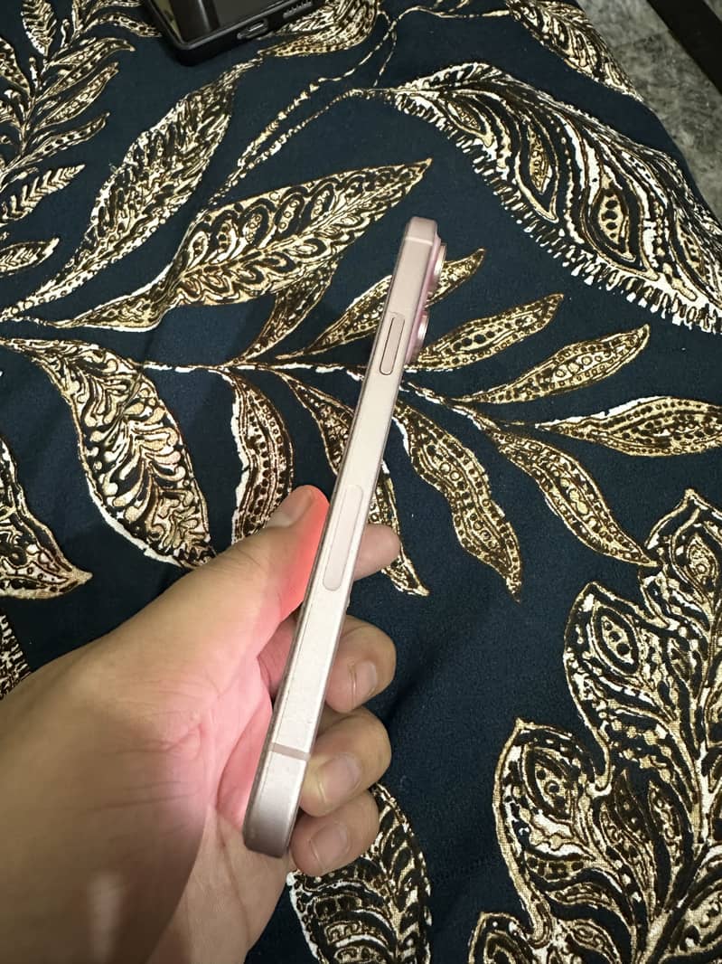 Apple iPhone 15 plus 4