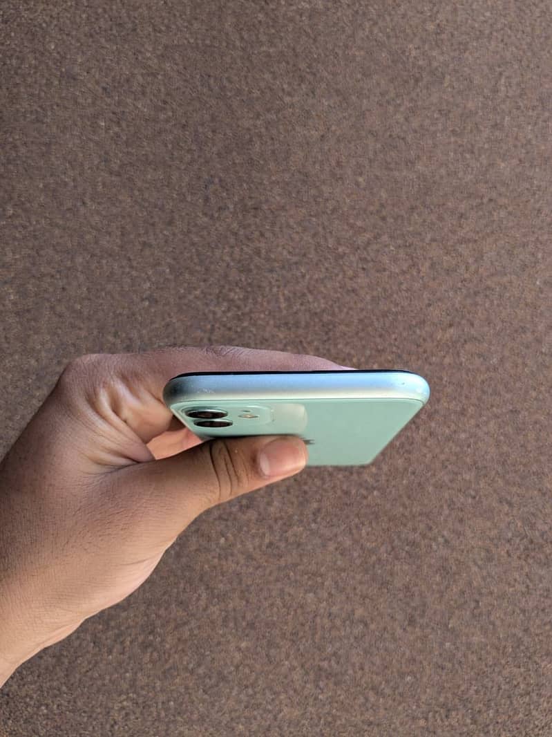 iPhone 11 3