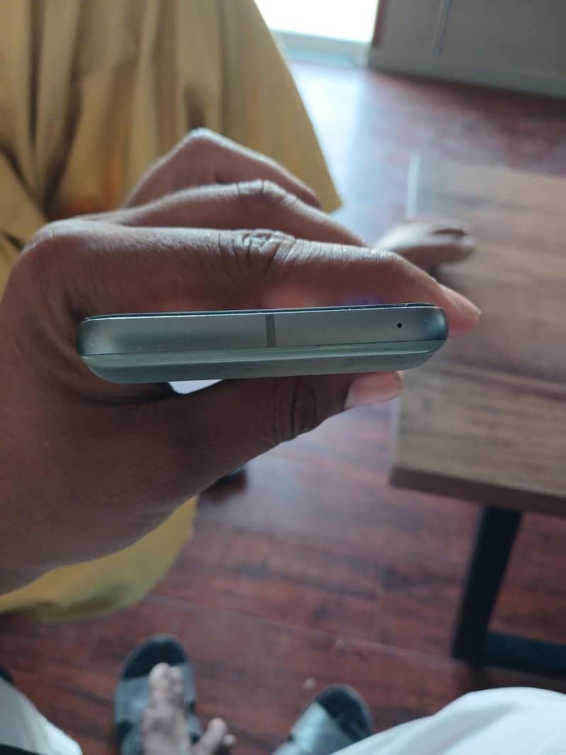 Google Pixel 8 3