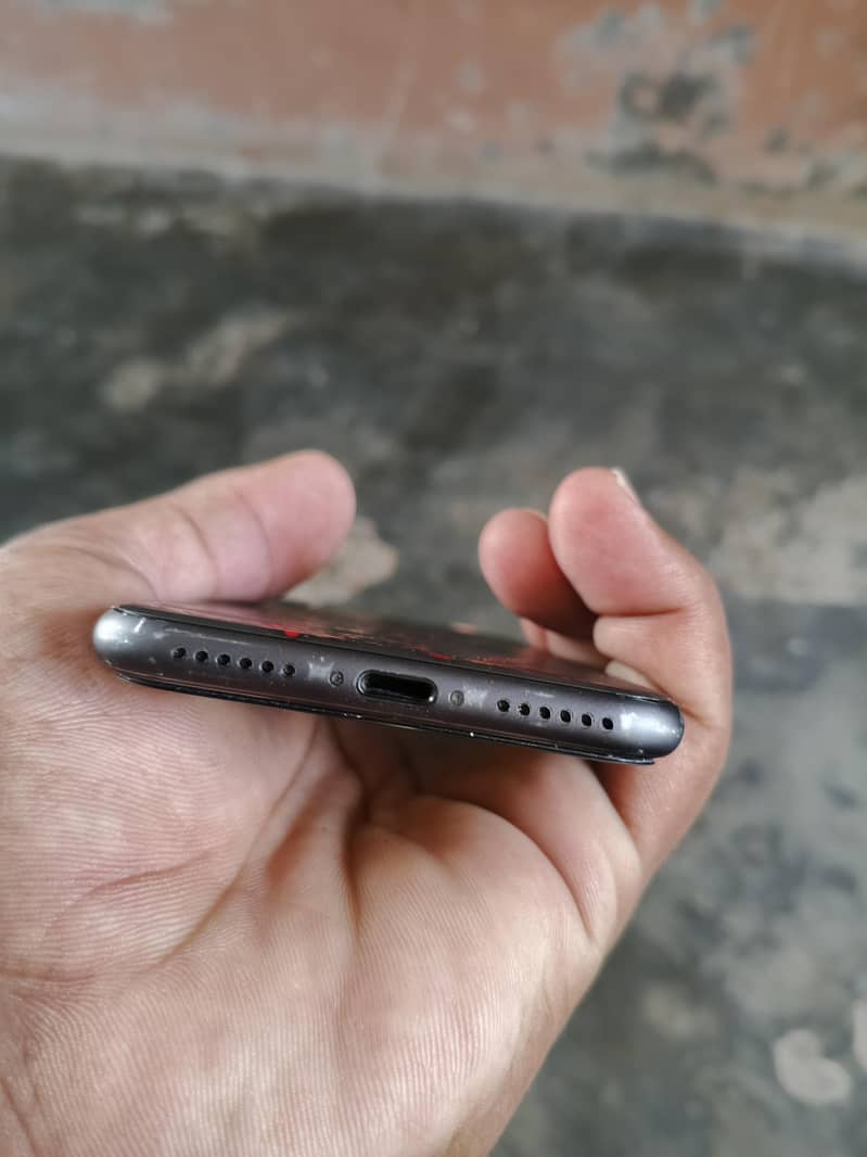 Apple iPhone 8 6