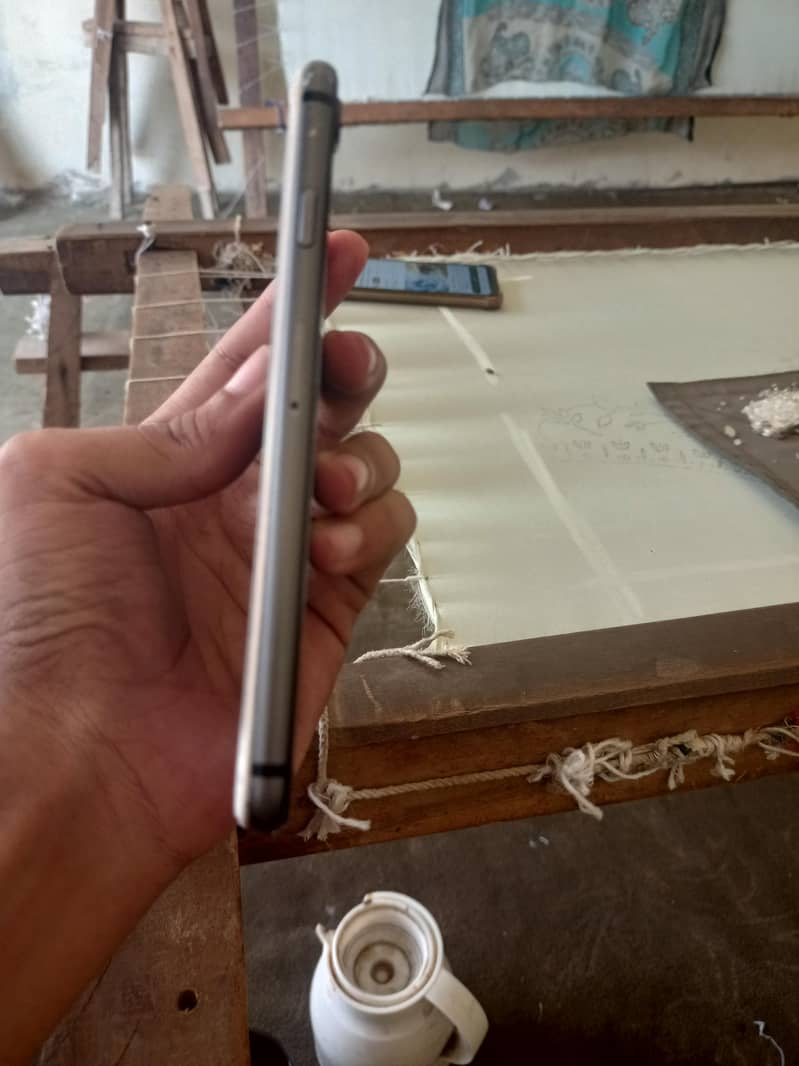Apple iPhone 8 3