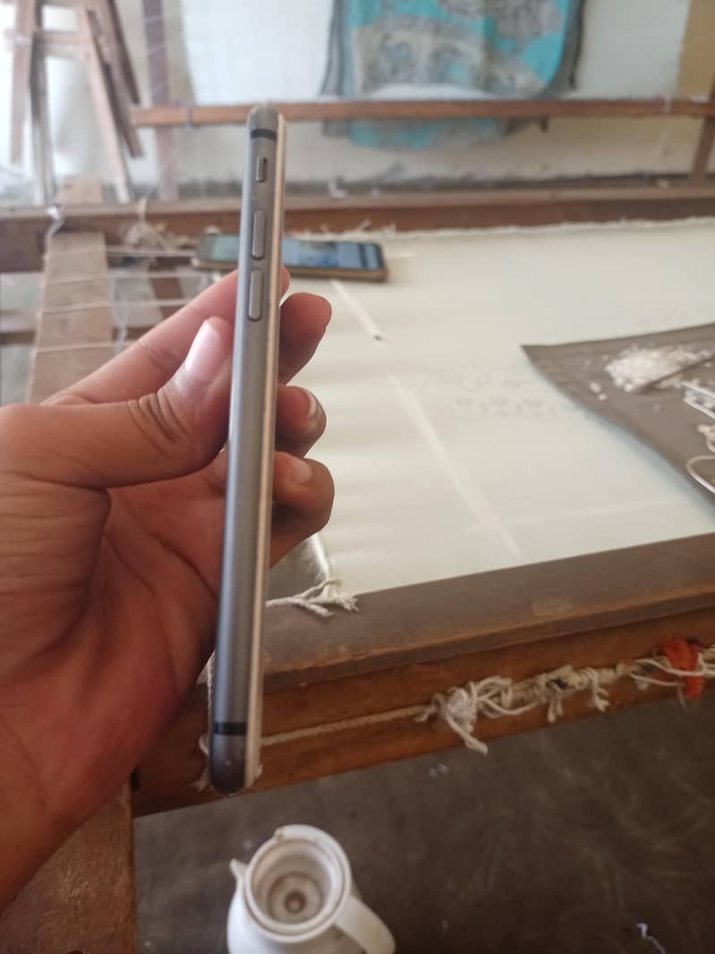 Apple iPhone 8 4