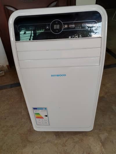 Skywood Portable AC Good Working Condition 10 BY 10