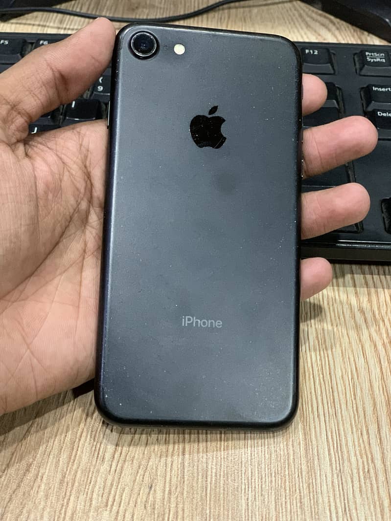 Apple iPhone 7 2