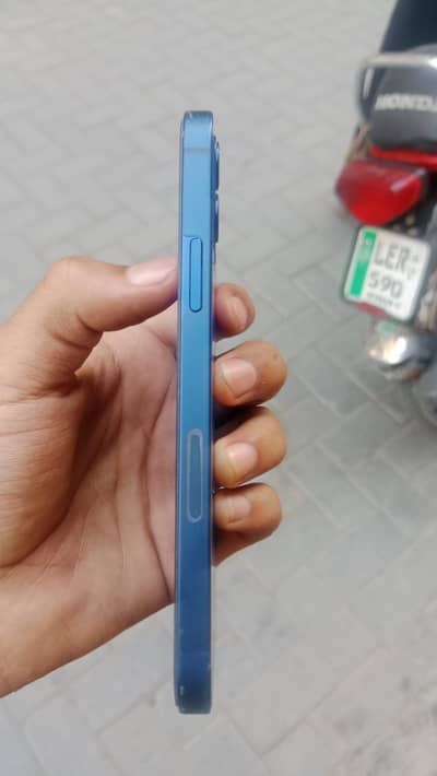 Apple iPhone 12