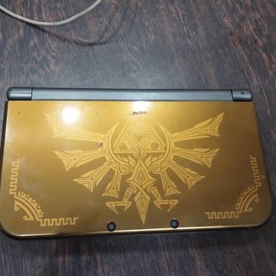 Nintendo 3DS With 3 Game Card
