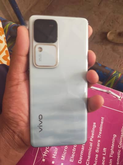 Vivo V30