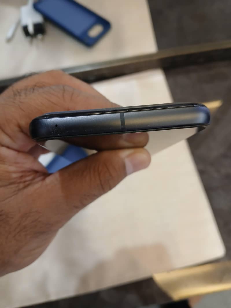 Google Pixel 8 (8/256) 6