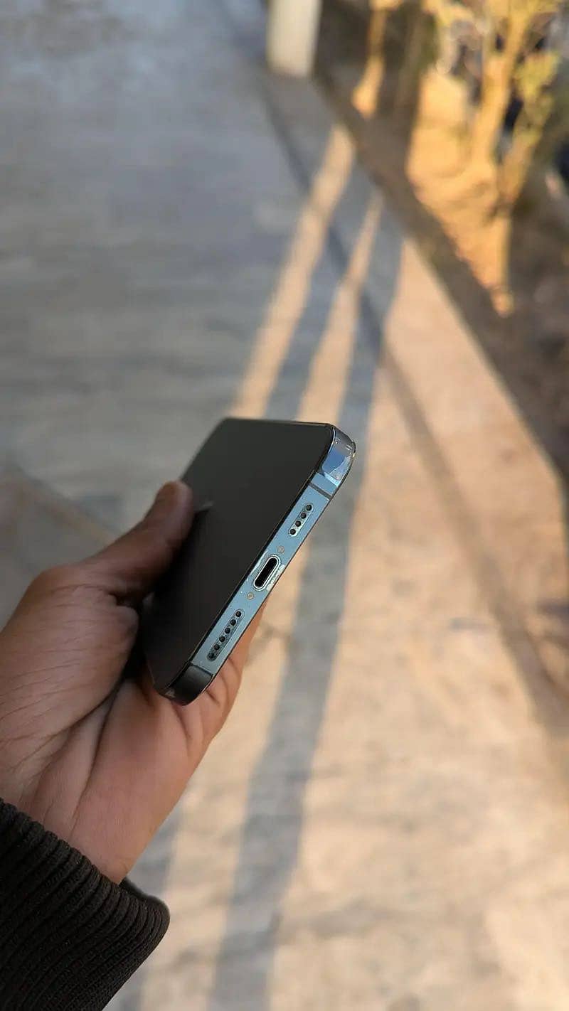 Apple iPhone 12 Pro Max 4