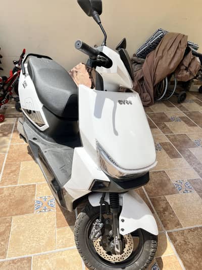FOR SALE - EVEE GEN Z ELECTRIC SCOOTY