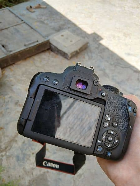 Canon EOS 800D 4