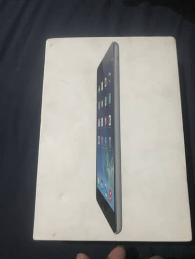 Ipad 1st generation all ok with box 16 gb new condition