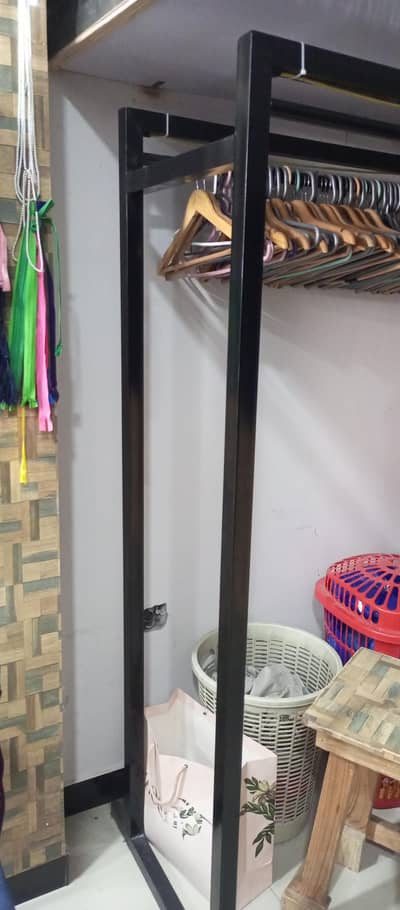 telor stend suit end dopta e. t. c