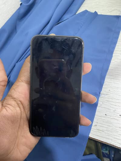 IP11 64GB jet black only screen issue baqi 10/10 condition hy
