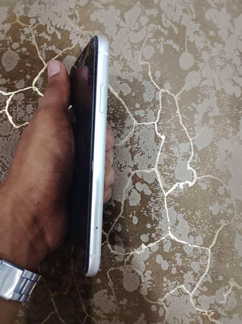 Apple iPhone 11 6