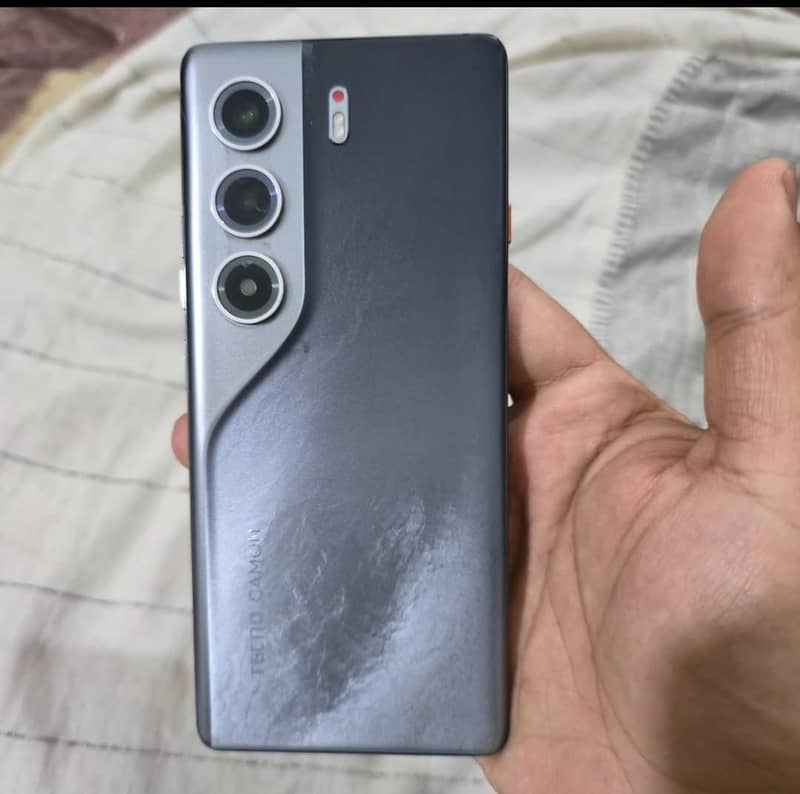 Tecno CAMON 40 0