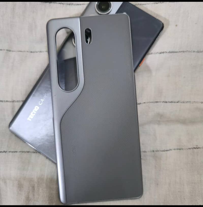 Tecno CAMON 40 1