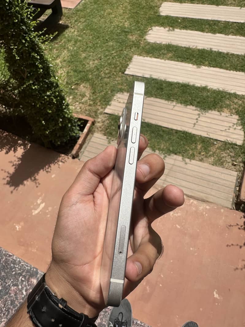 Apple iPhone 13 1
