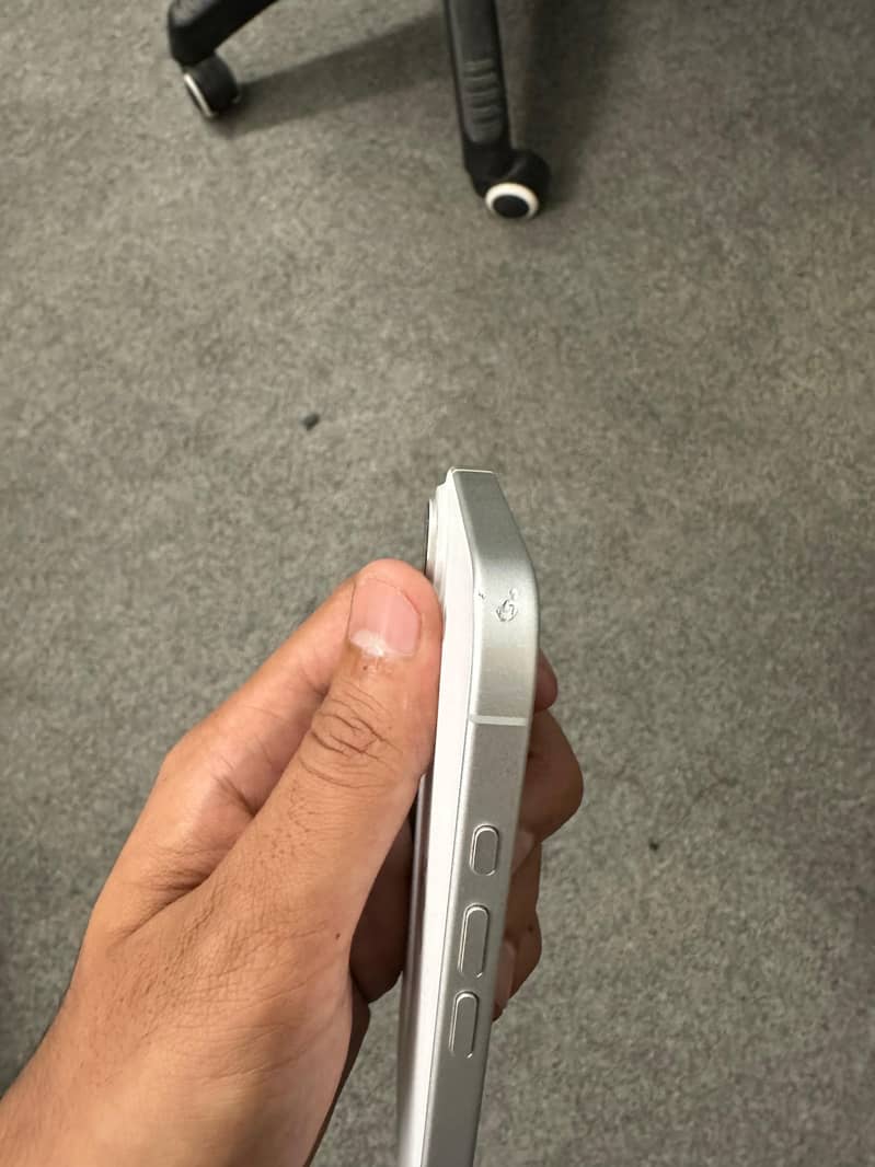 Apple iPhone 16 1