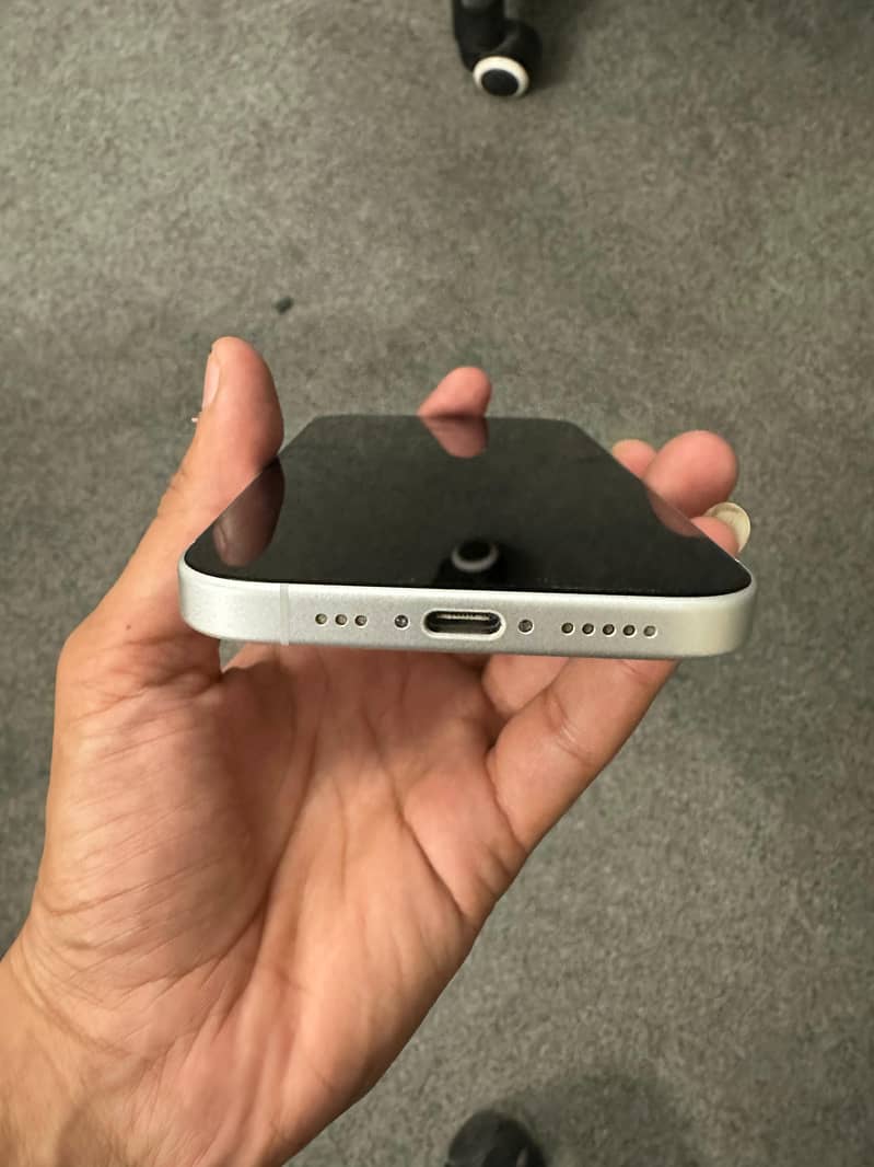 Apple iPhone 16 2