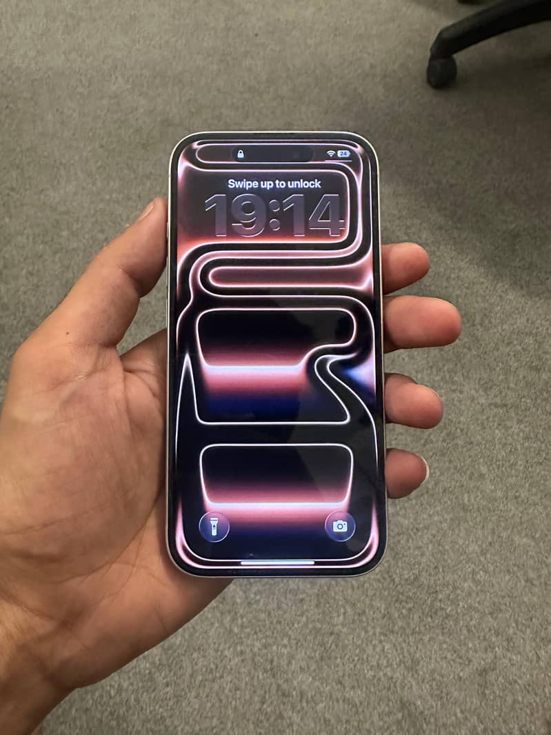 Apple iPhone 16 5
